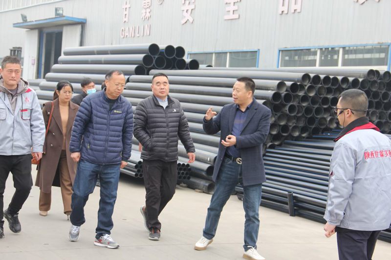 三門峽市陜州區水利局張局長，自來水公司趙總經理等人蒞臨陜西甘霖實業公司考察指導工作