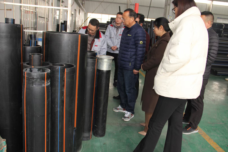 三門峽市陜州區水利局張局長，自來水公司趙總經理等人蒞臨陜西甘霖實業公司考察指導工作
